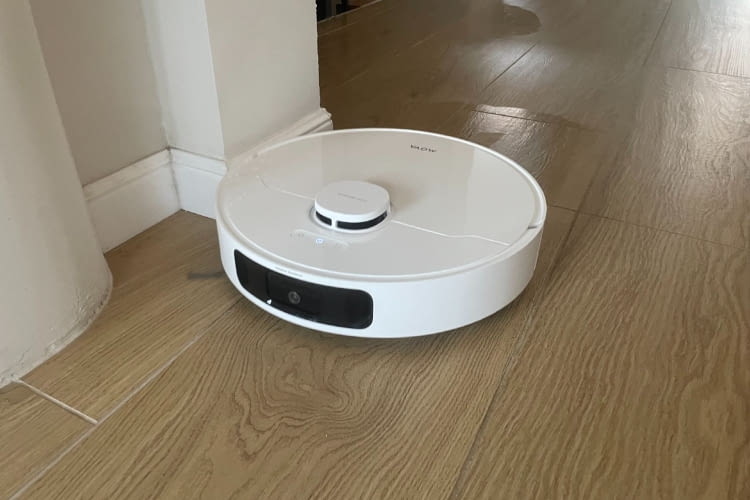 Der E40 Ultra ist ein wahres Saugroboter Schnäppchen. Doch kann er auch im Test überzeugen?