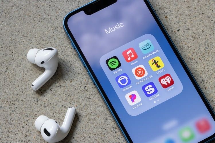 Die beiden konkurrierenden Musikstreaming-Dienste bieten unterschiedliche Funktionen