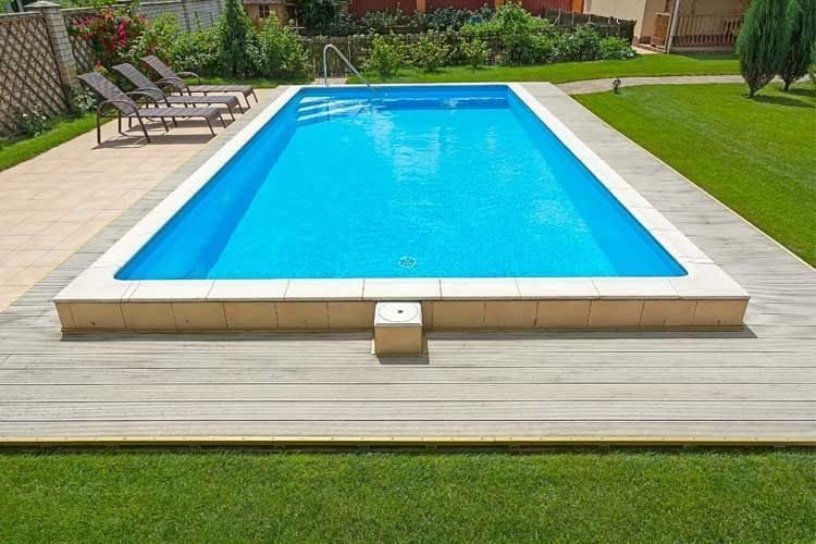Mit einer Poolheizung verlängern Nutzer die Poolsaison und können auch an kühlen Tagen warmes Wasser genießen