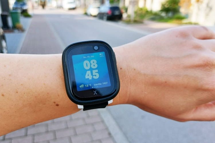 Diese Uhr bietet viele praktische Funktionen für Grundschüler