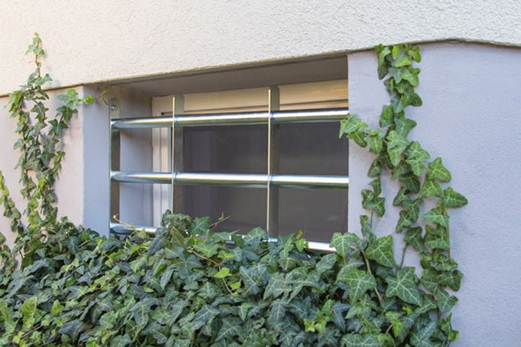 Schwachstellen im Zuhause absichern - beispielsweise Kellerfenster vergittern