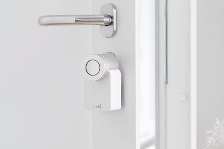 Nuki Smart Lock in der White Edition sieht edel und elegant aus