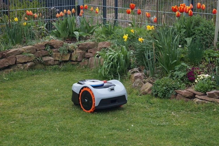 Mähroboter sind kein Kinderspielzeug und dürfen nicht unterschätzt werden
