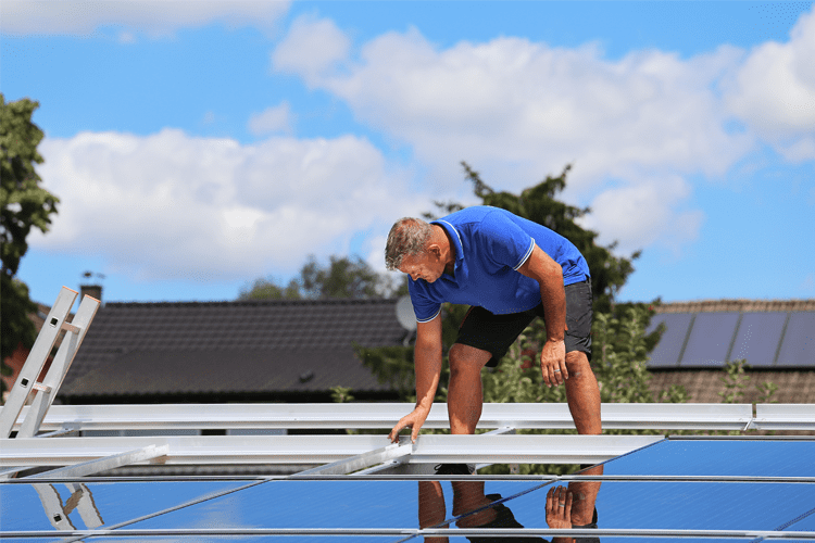 Wir nennen die Vor- und Nachteile von transparenten Solarmodulen