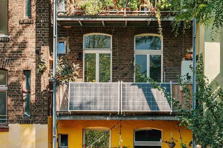 Das Yuma Balcony 580 Balkonkraftwerk zeichnet sich durch ultraleichte Solarmodule aus