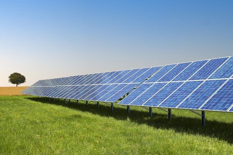 Photovoltaikanlagen auf Freiflächen sind eine nachhaltige Option zur Stromerzeugung