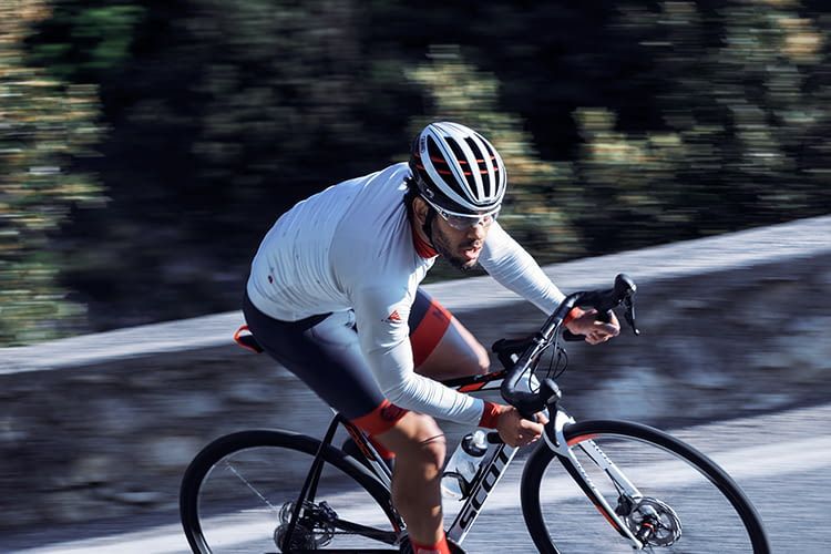 Ein Fahrradhelm kann bei Stürzen Leben retten - wir geben Tipps, was Radfahrer beim Kauf eines Helms beachten sollten