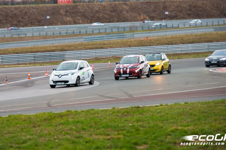 Beim ecoGrandPrix kämpfen Elektroautos um die beste Position