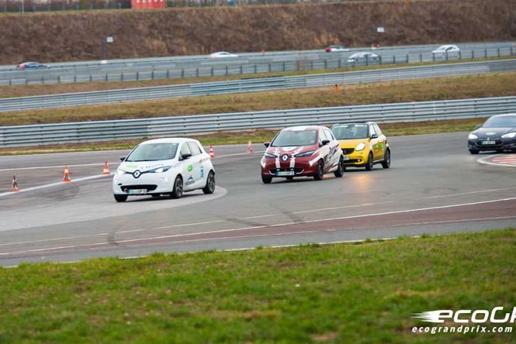 Beim ecoGrandPrix kämpfen Elektroautos um die beste Position