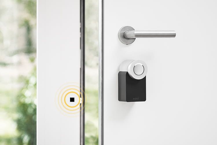 Nuki Smart Lock 2.0: Das elektronische Türschloss erkennt mittels Magnet auch, ob die Tür offen steht