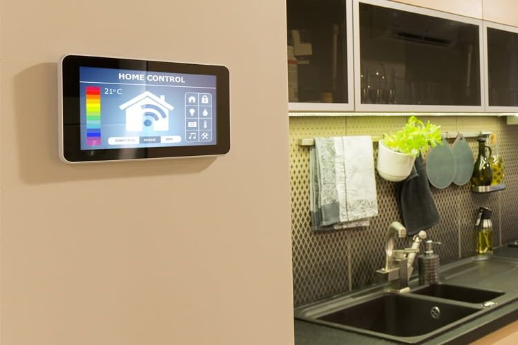 Mit dem richtigen Smart Home System funktioniert der Haushalt fast von alleine
