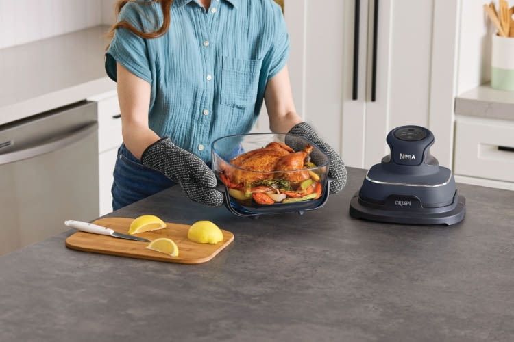 Die Ninja CRISPI ist eine Heißluftfritteuse mit einem vollständig gläsernen Frittierkorb