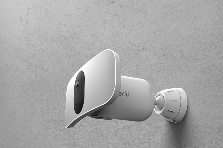 Arlo Pro 3 Floodlight ist Kamera, Sirene und Flutlicht in einem