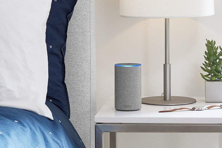 Wenn der Lichtring blau leuchtet, sendet Alexa Informationen in die Amazon-Cloud