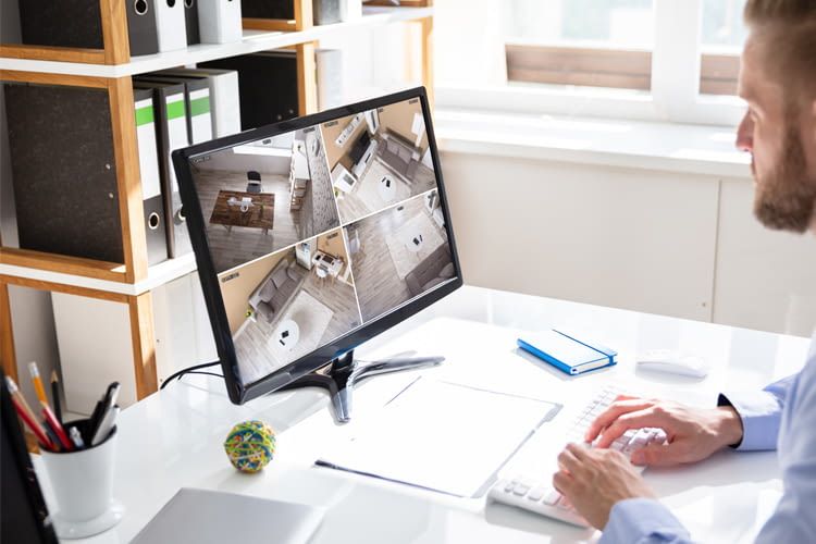Bei WLAN-Kameras lassen sich Live-Bilder jederzeit am Tablet, PC oder Handy abrufen