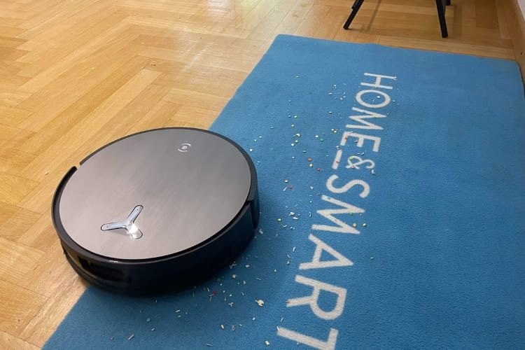 Der ECOVACS DEEBOT X11 OmniCyclone kommt ohne Staubbeutel in der Station aus und überzeugt im Test vor allem in einem Bereich