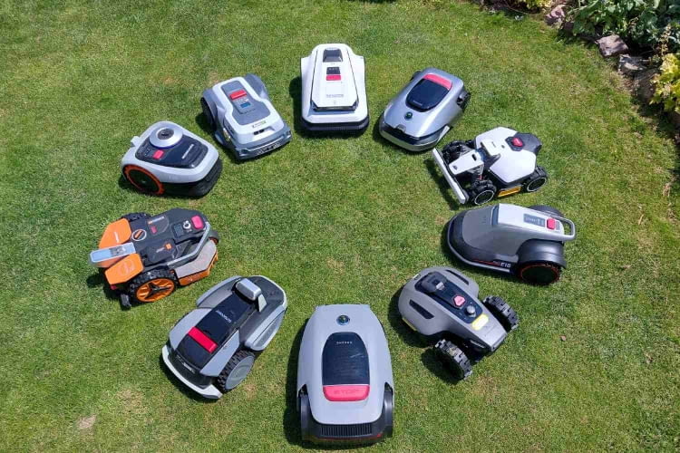 Unter anderem diese Mähroboter haben wir getestet. Welche davon eignen sich am besten für große Gärten?