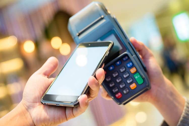 Kontaktloses Bezahlen funktioniert mit der Karte oder alternativ dem Handy!