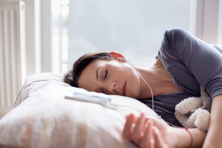 Kopfhörer zum Schlafen eignen sich auch optimal für Seitenschläfer