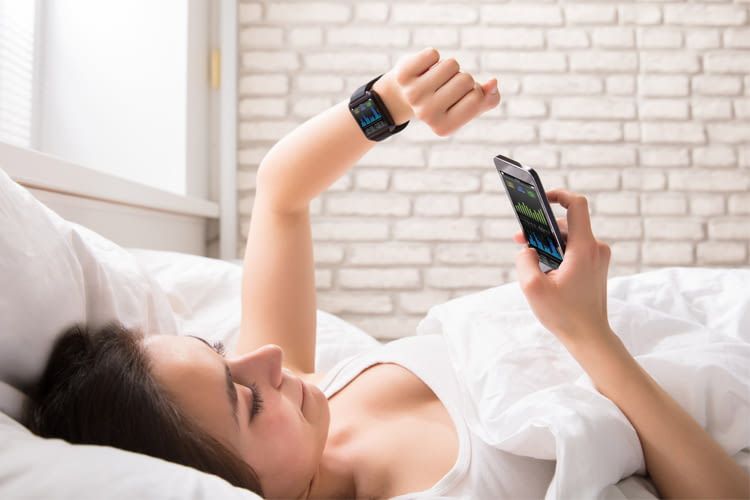 Per Smartwatch lassen sich z.B. Schlafphasen, Stresslevel oder die Herzfrequenz messen