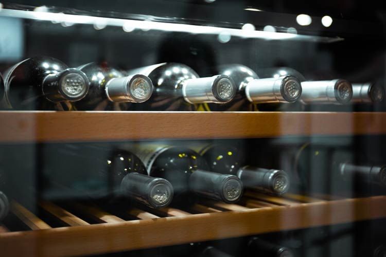 Ein Weinkühlschrank bietet ideale Bedingungen für die Lagerung edler Tropfen