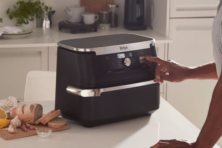 Die größten Heißluftfritteusen haben oft zwei Garkörbe neben- oder übereinander