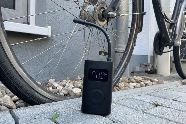 Schon mit einer kleinen Akku Luftpumpe lassen sich problemlos Fahrrad- und Autoreifen aufpumpen. Wir stellen die besten Modelle vor