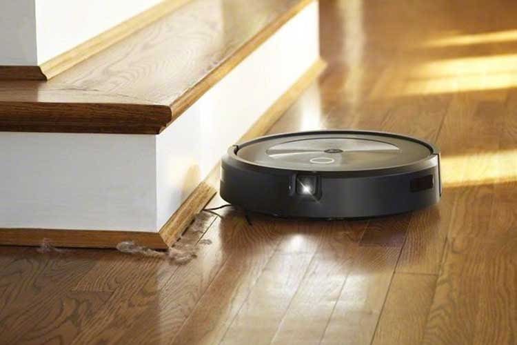 Der iRobot Roomba j7 Saugroboter orientiert sich per Kamera