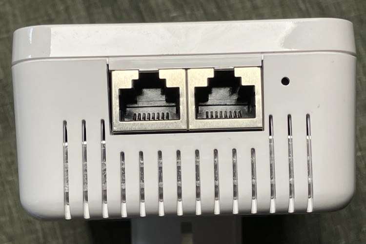 Die Ethernet-Ports an der Unterseite sorgen für stabilere Verbindungen