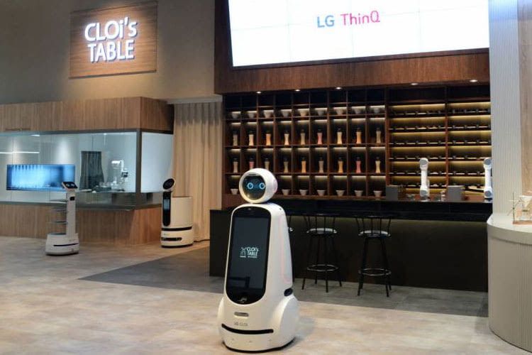 Der Roboter CLOi von LG verspricht im Restaurant der Zukunft im Segment LG ThinQ viel Unterstützung