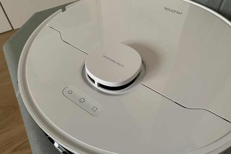 Laserturm, drei Bedienknöpfe  und schlichtes Weiß: Beim Design setzt MOVA auf Altbekanntes