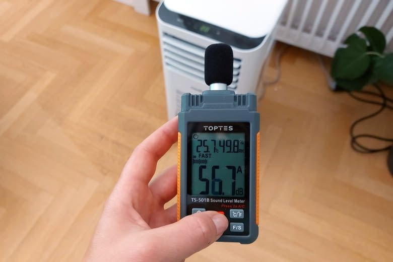 Hier wird gerade die Klimaanlagen Lautstärke gemessen