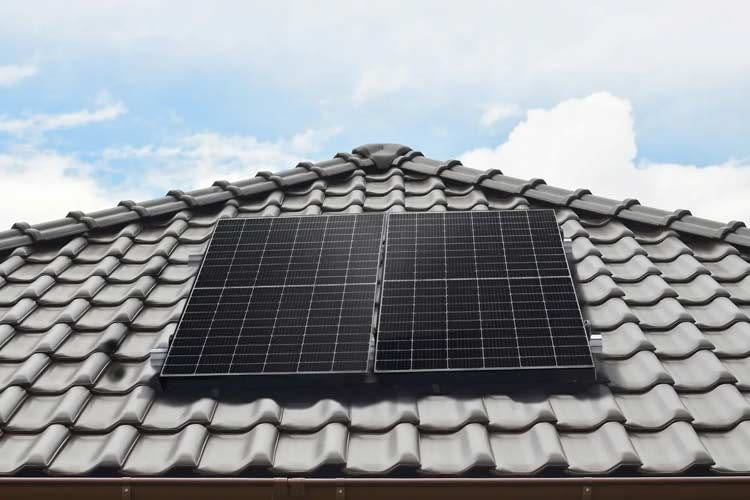 Solarmodule gibt es für alle Arten von Dächern