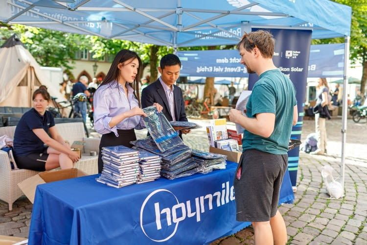 Hoymiles unterstützte das Event nicht nur mit 110 Wechselrichtern, sondern auch tatkräftig vor Ort