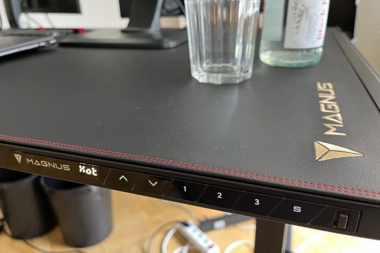 Auf dem Display wird die Überhitzung mit dem Wort "Hot" angezeigt