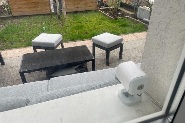 In unserem Test überwachte die Aqara Kamera einen Garten