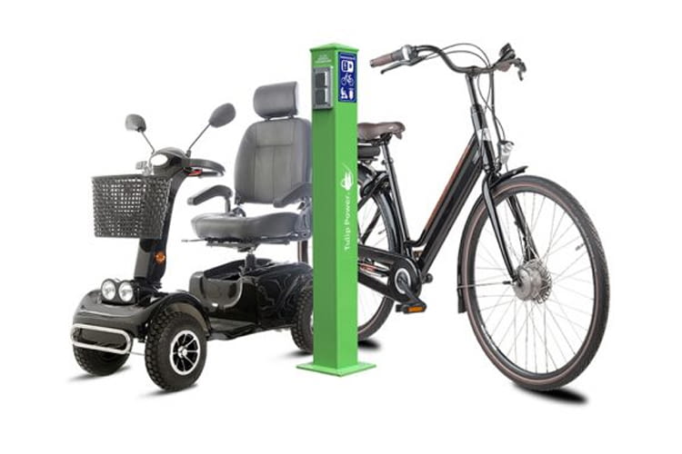 Die E-Bike Ladesäulen können überall eigenständig Strom liefern