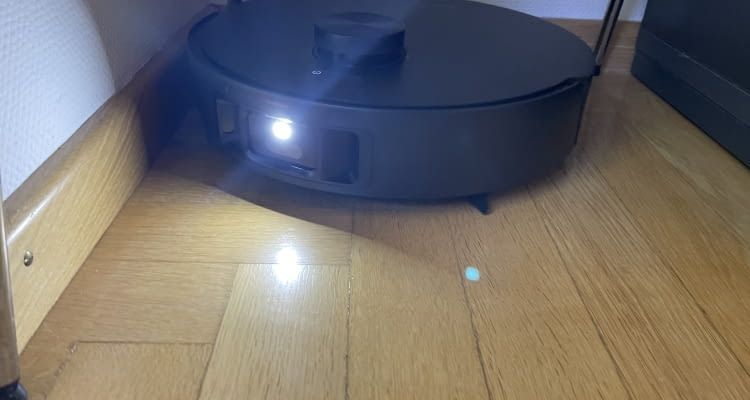 In dunklen Ecken schaltet Mova Z50 Ultra ein LED-Licht ein