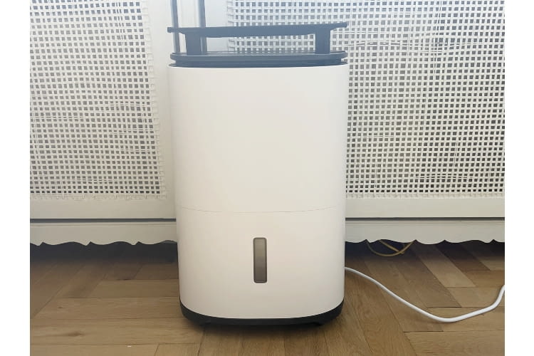 der MeacoDry Arete Two hat neben seinen vielfältigen Funktionen auch einen ausziehbaren Tragegriff