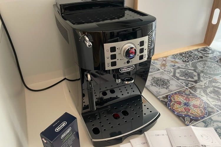 Trotz des vielen Plastiks macht der Kaffeevollautomat einen hochwertigen Eindruck