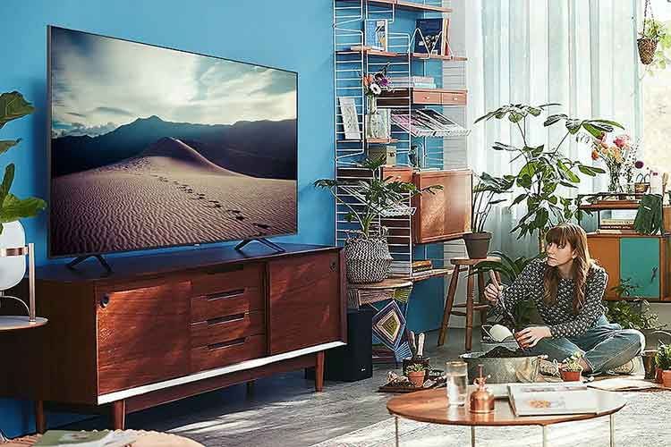 Der 75 Zoll TV Samsung TU8079 bietet einen guten Einstieg in die 75 Zoll Fernseherwelt