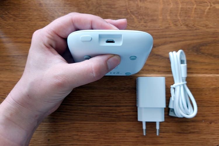 Die Basisstation benötigt statt Batterien ein Kabel
