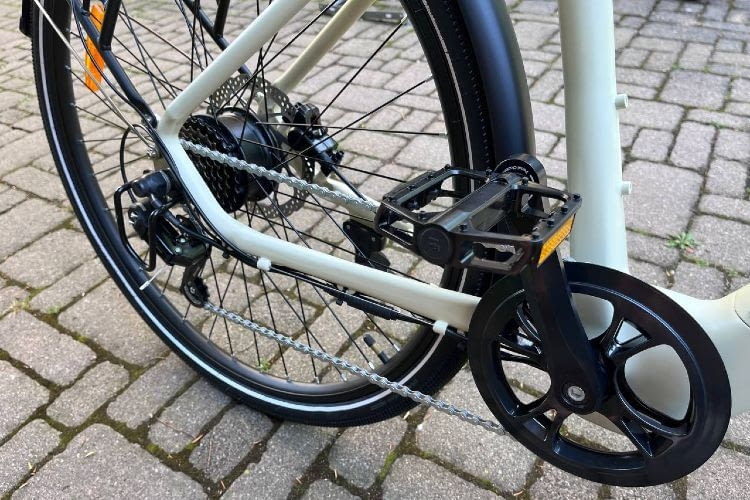 Um in Schwung zu kommen benötigt der Motor zwei bis drei Pedalumdrehungen