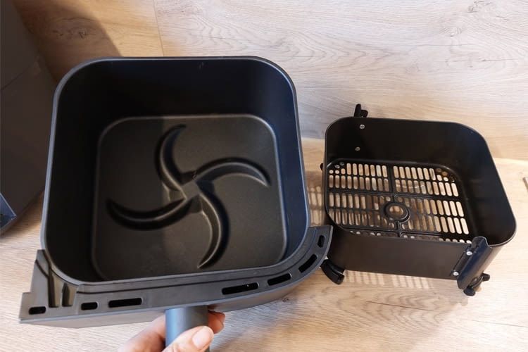 Hier ist der spiralförmige Boden des Garkorbs gut erkennbar