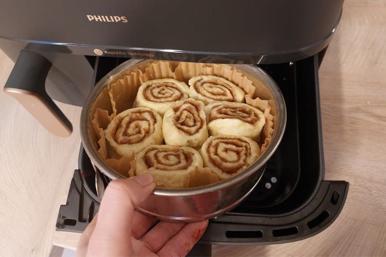 Für die Heißluftfritteuse eignen sich alle klassischen Backformen