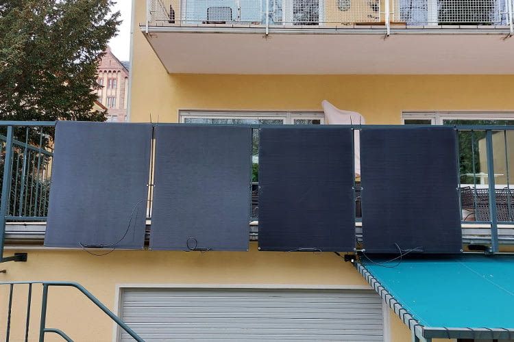 Wir haben die Green Solar PV-Matten an einem Terrassengeländer ausprobiert