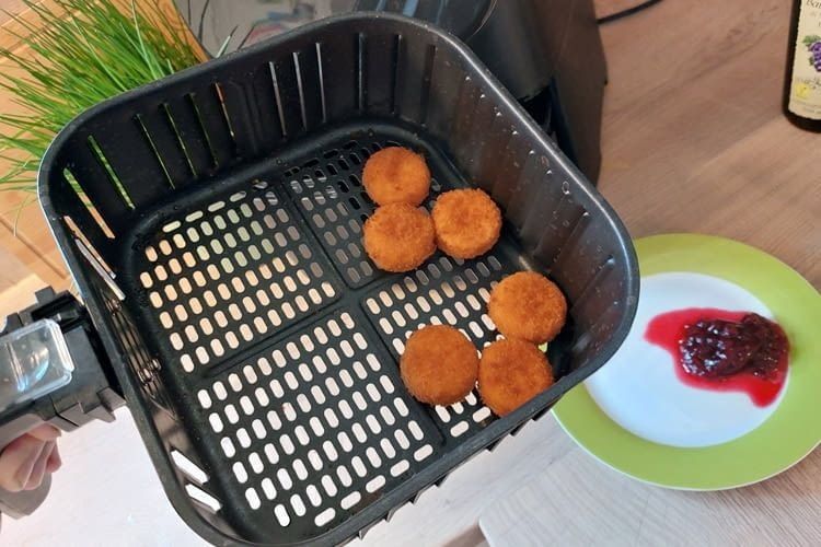 Bei COSORI bilden Garkorb und Rost eine Einheit