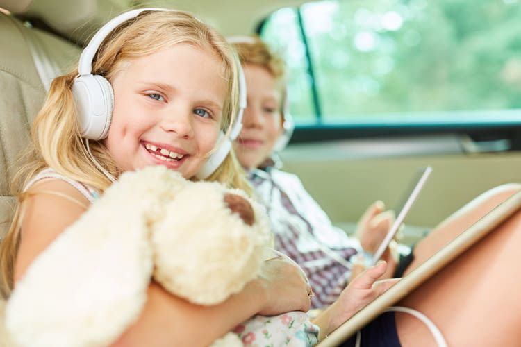 Auch für Kinder gibt es spannende Hörbücher, die ihnen z.B. lange Autofahrten versüßen