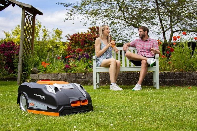 Die NX-Reihe von Yard Force hat besonders leistungsstarke und funktionsreiche Geräte auf dem Markt