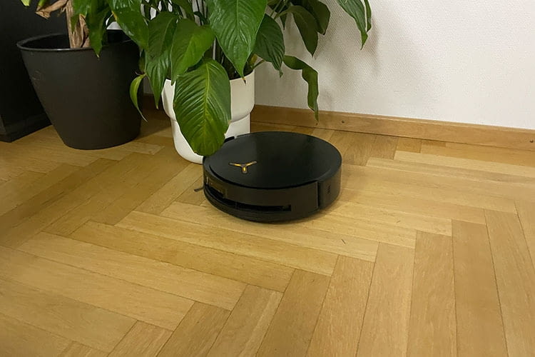 Der DEEBOT X8 mauserte sich in unseren Tests als Saugroboter mit bester Wischfunktion